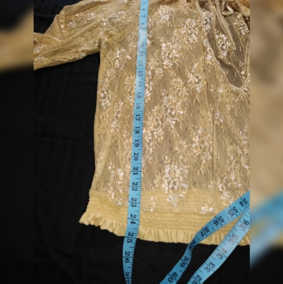 Lane Bryan lace gold & silver wrap top size 18/20. - Picture 7 of 7